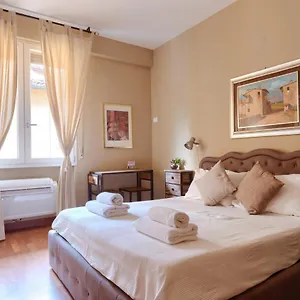 https://ponte-vecchio-studio-2.it-tuscanyhotel.com